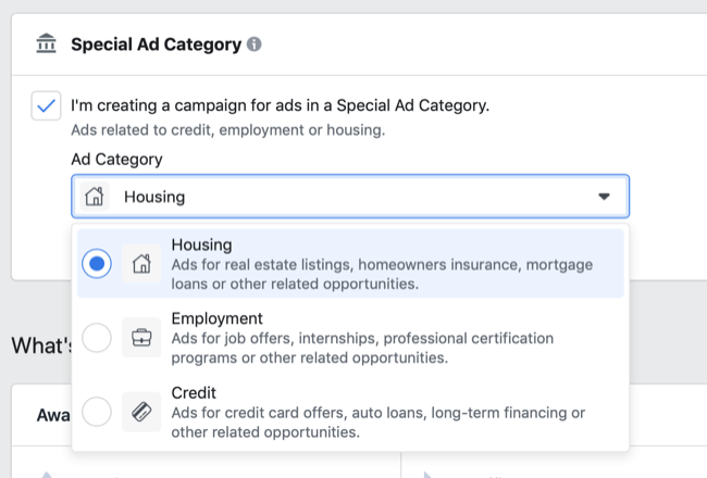 Opcje kategorii specjalnych reklam Facebooka w menu rozwijanym Kategoria reklam
