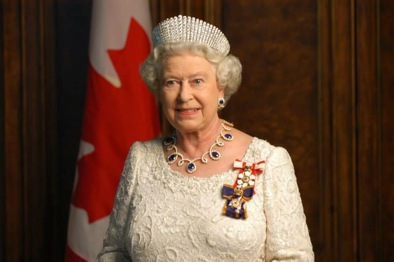 Królowa Elżbieta opuściła pałac z obawy przed wirusem koronowym! Oglądany po raz pierwszy po 72 dniach