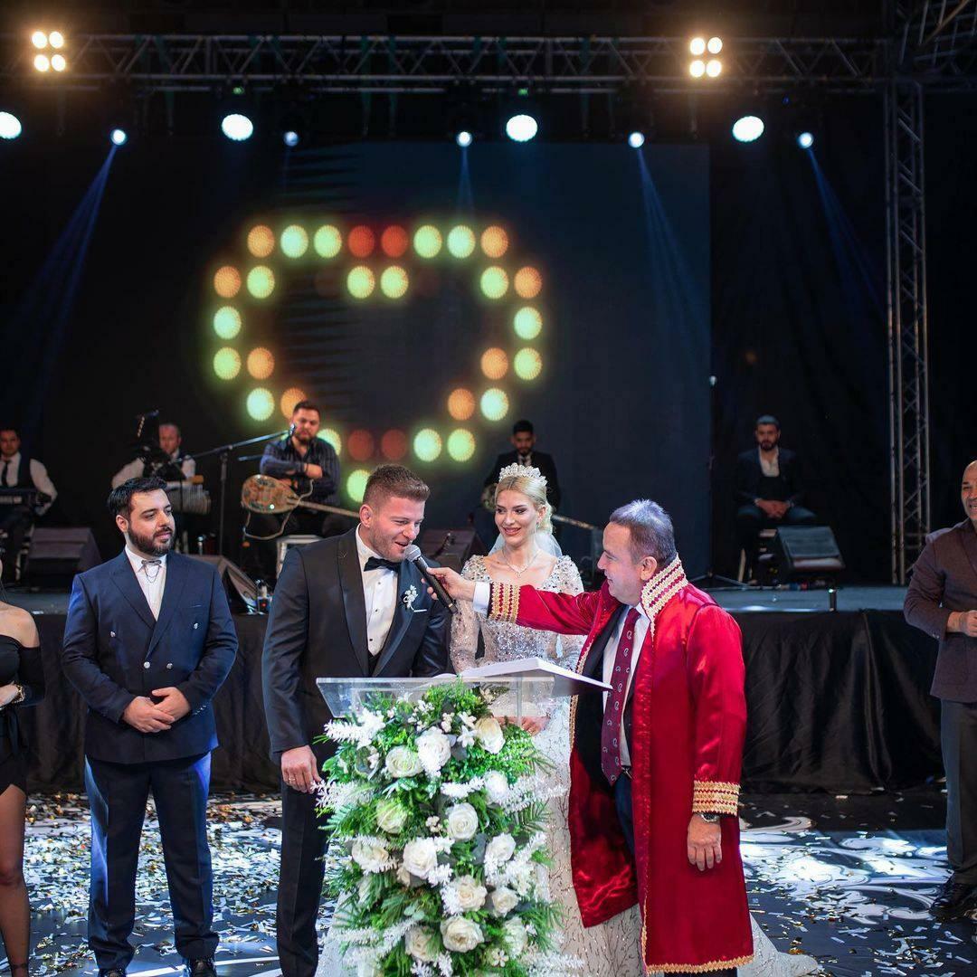 Ślubu słynnej pary dokonał burmistrz gminy metropolitalnej Antalya.