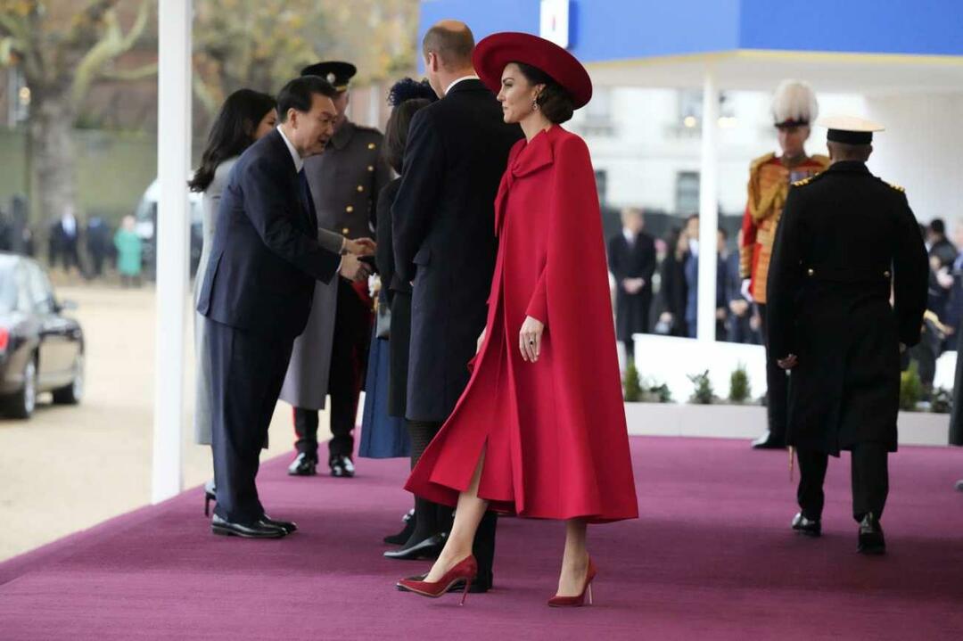 Czerwona sukienka Kate Middleton