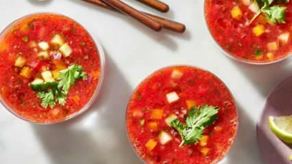 Jak zrobić niesamowitą zupę arbuzową? Przepis na zupę arbuzową