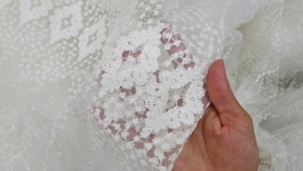 Znaleziono metodę, która sprawia, że ​​zasłony są jak śnieg! Jak myje się zasłonę?