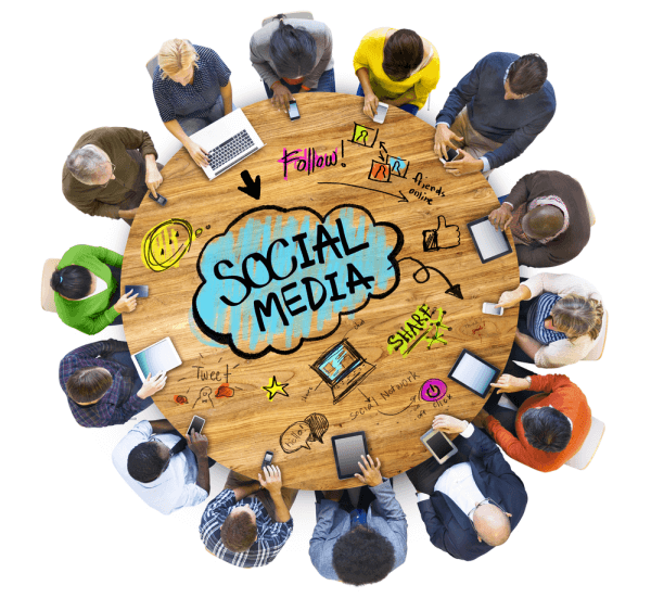 grupa ludzi omawiająca media społecznościowe Shutterstock 223801453