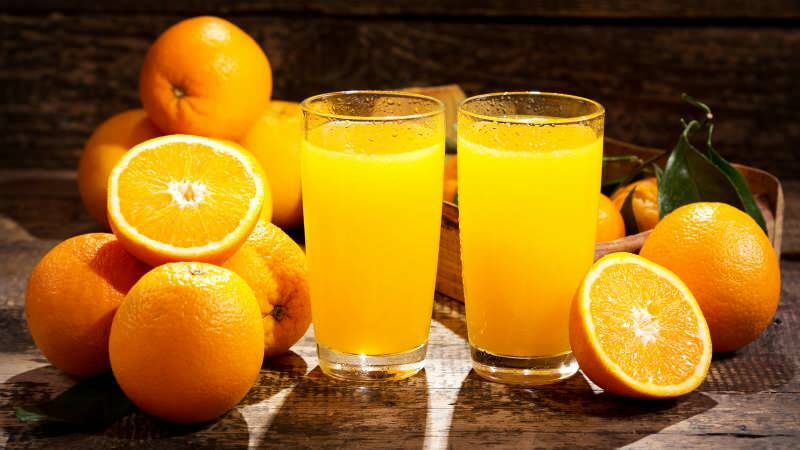 Szkody picia soku pomarańczowego na śniadanie