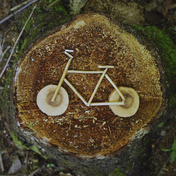 Konstrukcja rowerowa na drewnie
