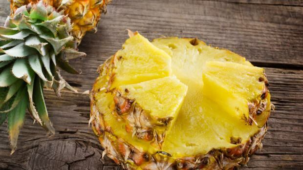 Jak kroi się ananasa?