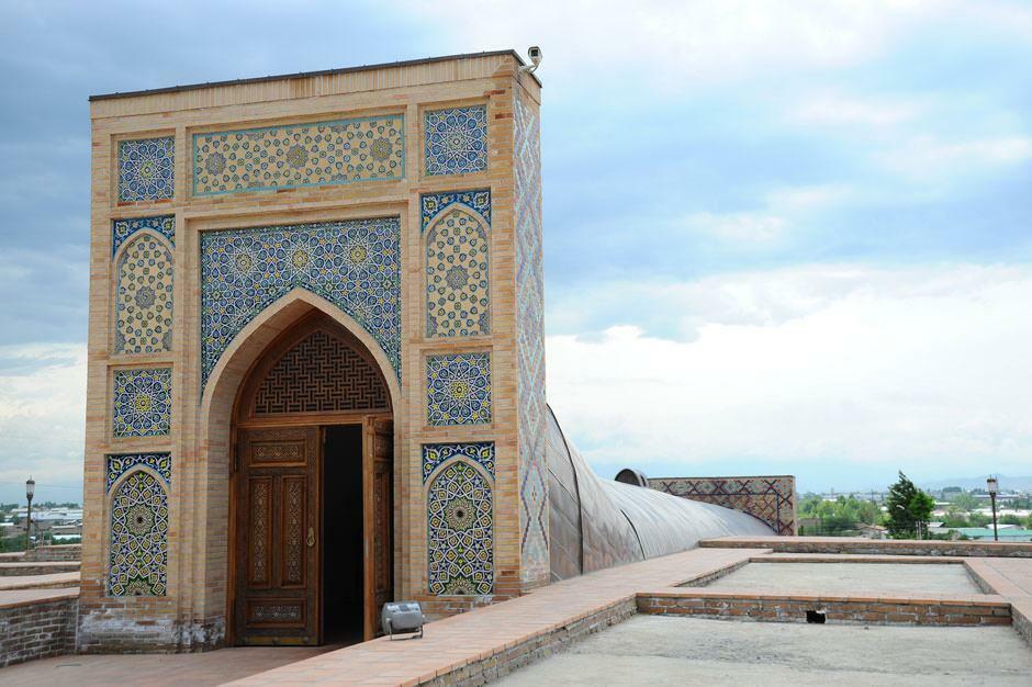 Widok z zewnątrz Obserwatorium Uluğ Bey