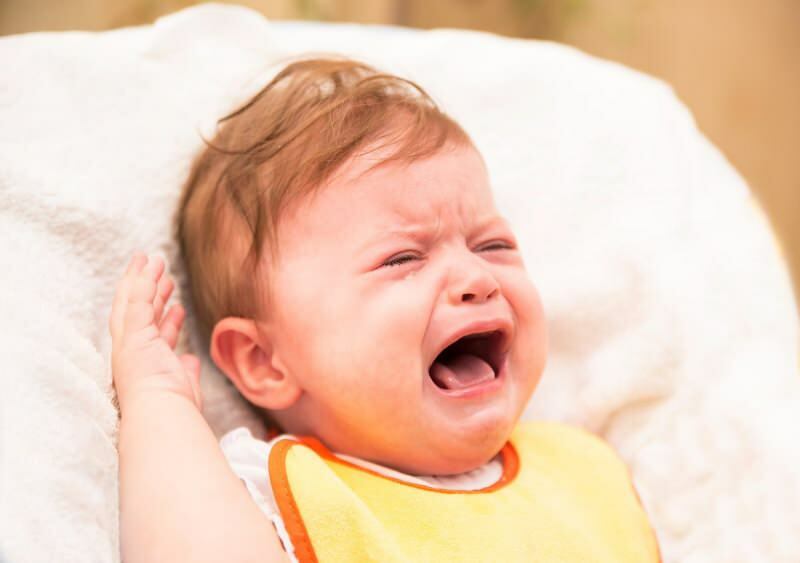 Czy wstrząsanie niemowląt na stojąco jest szkodliwe? Jak pozostawić nawyk huśtania się na stojąco?