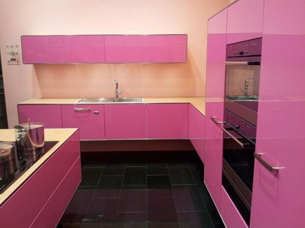 różowe pomysły na dekorowanie kuchni