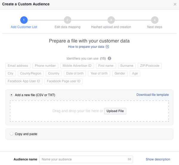 Możesz przesłać listę klientów lub skopiować ją i wkleić, aby utworzyć niestandardową grupę odbiorców na Facebooku.