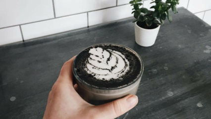 Jak zrobić czarną latte?
