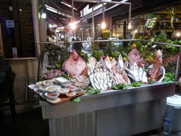 Punkty sprzedaży świeżych i ekonomicznych ryb w Stambule