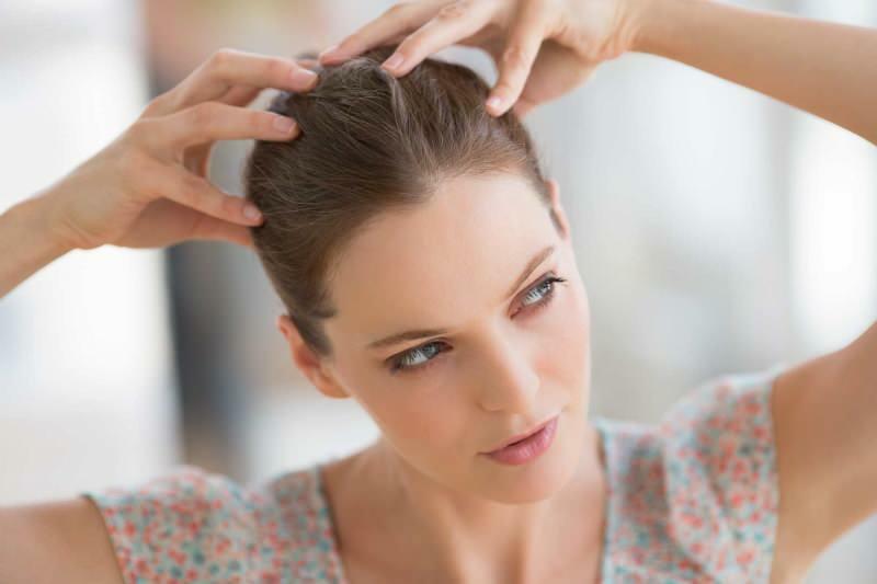 Czym jest masaż włosów i do czego służy masaż włosów? Wskazówki dotyczące masowania włosów