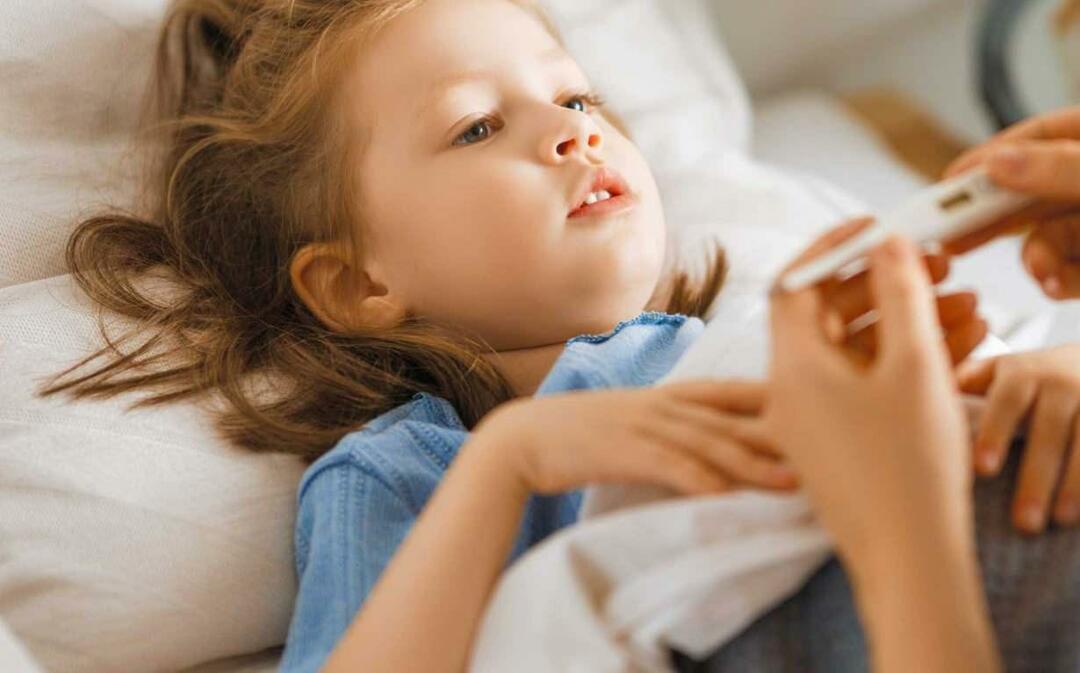 Co należy zrobić w przypadku wysokiej gorączki? Uważaj na nie, gdy Twoje dzieci mają gorączkę