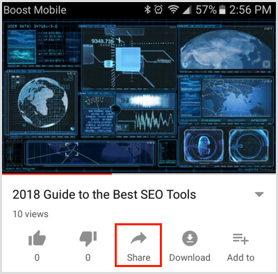 Dotknij przycisku Udostępnij pod filmem w aplikacji mobilnej YouTube