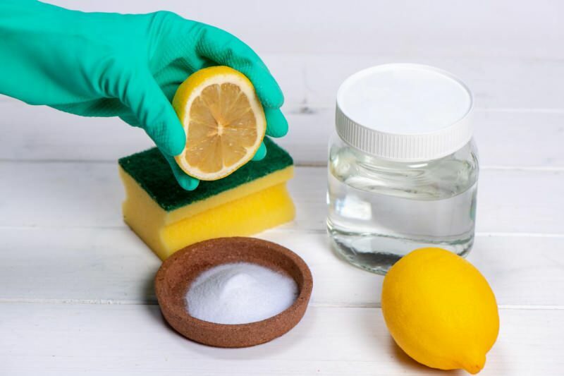 Jakie są naturalne i praktyczne rozwiązania, które ratują życie podczas czyszczenia?