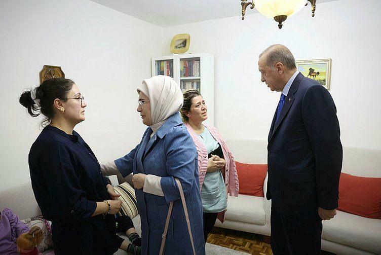 Prezydent Recep Tayyip Erdoğan i jego żona Emine Erdoğan odwiedzili rodzinę, która przeżyła trzęsienie ziemi