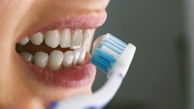 Czy mycie zębów przerywa post?