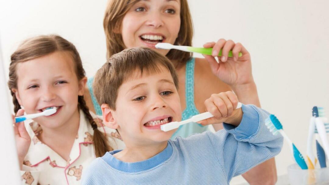 Jak powinna wyglądać pielęgnacja jamy ustnej i zębów dzieci?