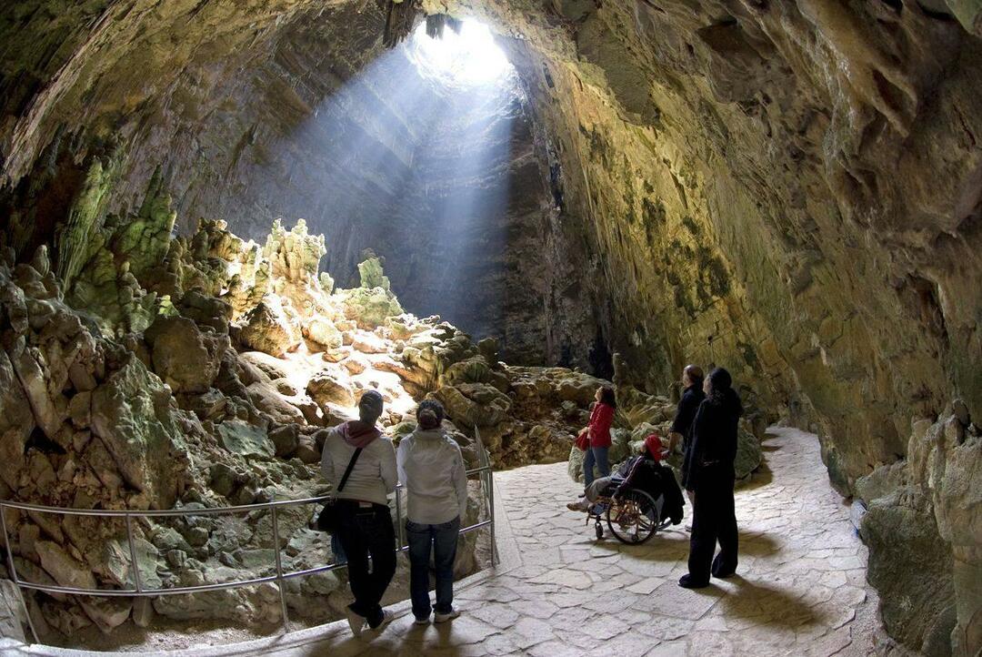 Jaskinie Grotte di Castellana