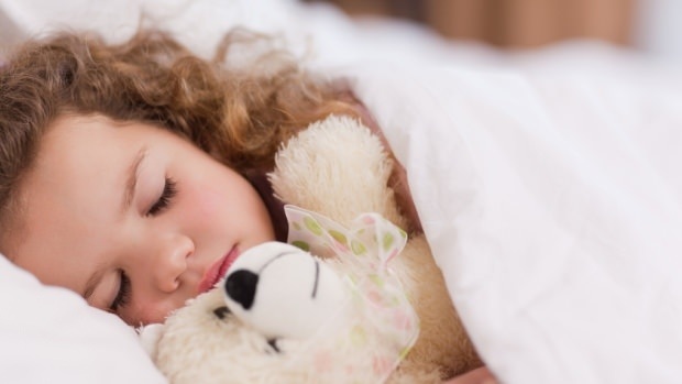 Kiedy dzieci powinny spać same?