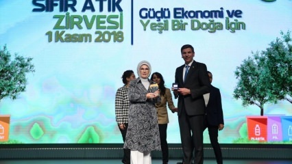 Pierwsza dama Erdoğan: Śmieciarka nie wjeżdża do Kulliye