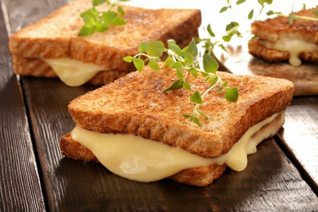 przepis na serowy tost