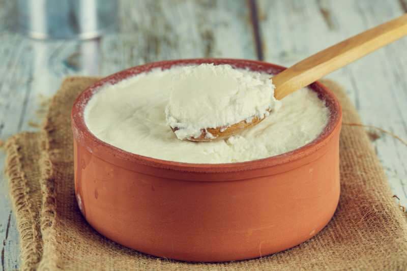 Jak zrobić najłatwiejszy jogurt z bawołów? Wskazówki dotyczące robienia jogurtu z mleka bawolego