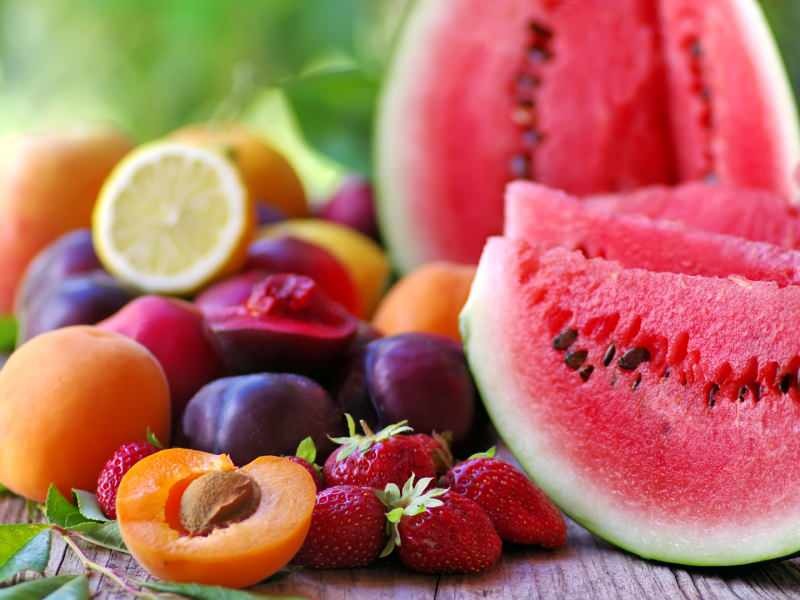 Kiedy jeść owoce w diecie?
