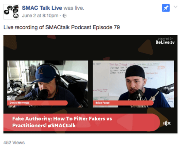 Współgospodarze Daniel Newsman i Brian Fanzo mają łatwe relacje w swoim programie na żywo SMACtalk.