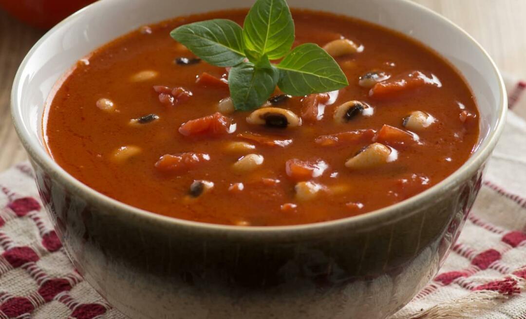 Jak zrobić egejską zupę jagodową? Przepis na egejską zupę z czarnookim groszkiem...