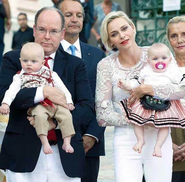 Książę Albert z Monako, księżniczka Charlene i ich bliźniaki