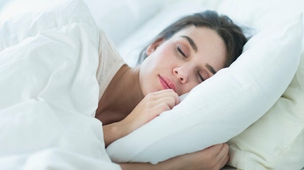 Jakie są przyczyny pocenia się podczas nocnego snu? Co jest dobre do pocenia się?
