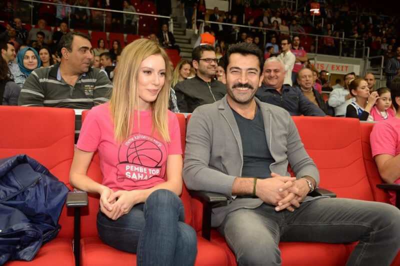 z różowego kosza, w którym uczestniczyli Sinem Kobal i jego żona Kenan Imirzalıoğlu 