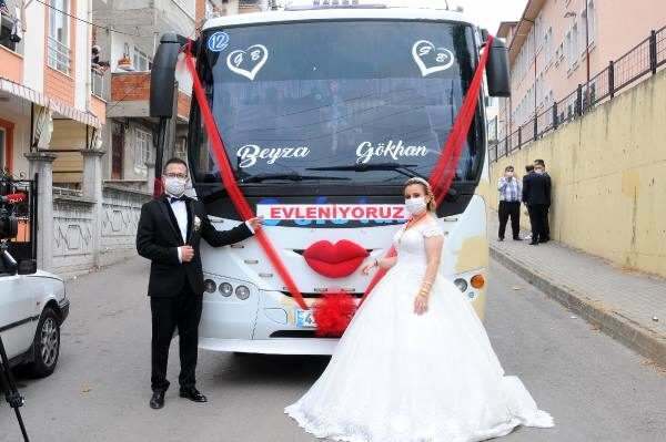 Spełniło się marzenie kierowcy, który chce uczynić z autobusu wahadłowego samochód dla nowożeńców!