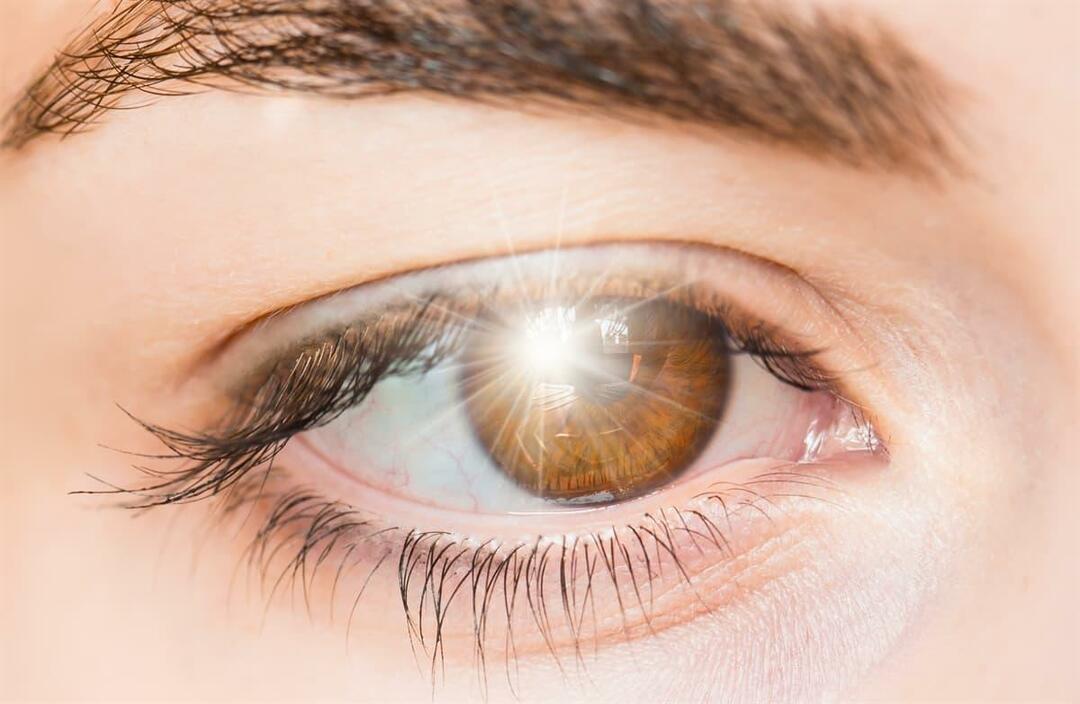 Co powoduje błyski światła w oku i jak je leczyć?