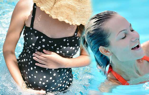 Korzyści pływania podczas ciąży! Czy można wejść na basen w czasie ciąży?