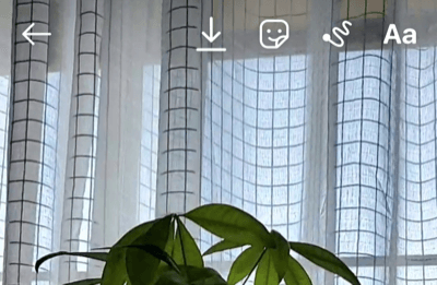 Pasek narzędzi bębnów instagramu z opcjami menu, w tym opcją zapisania klipu wideo w rolce z aparatu