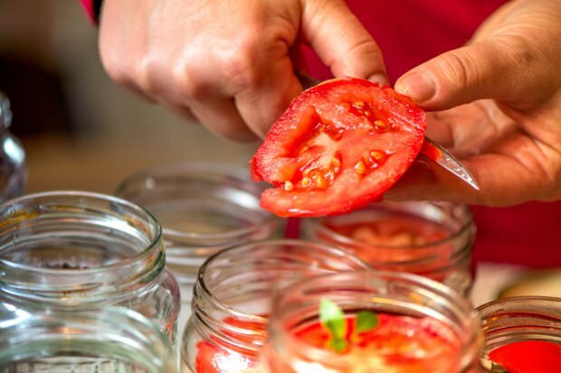 Jak zrobić pomidor w puszkach