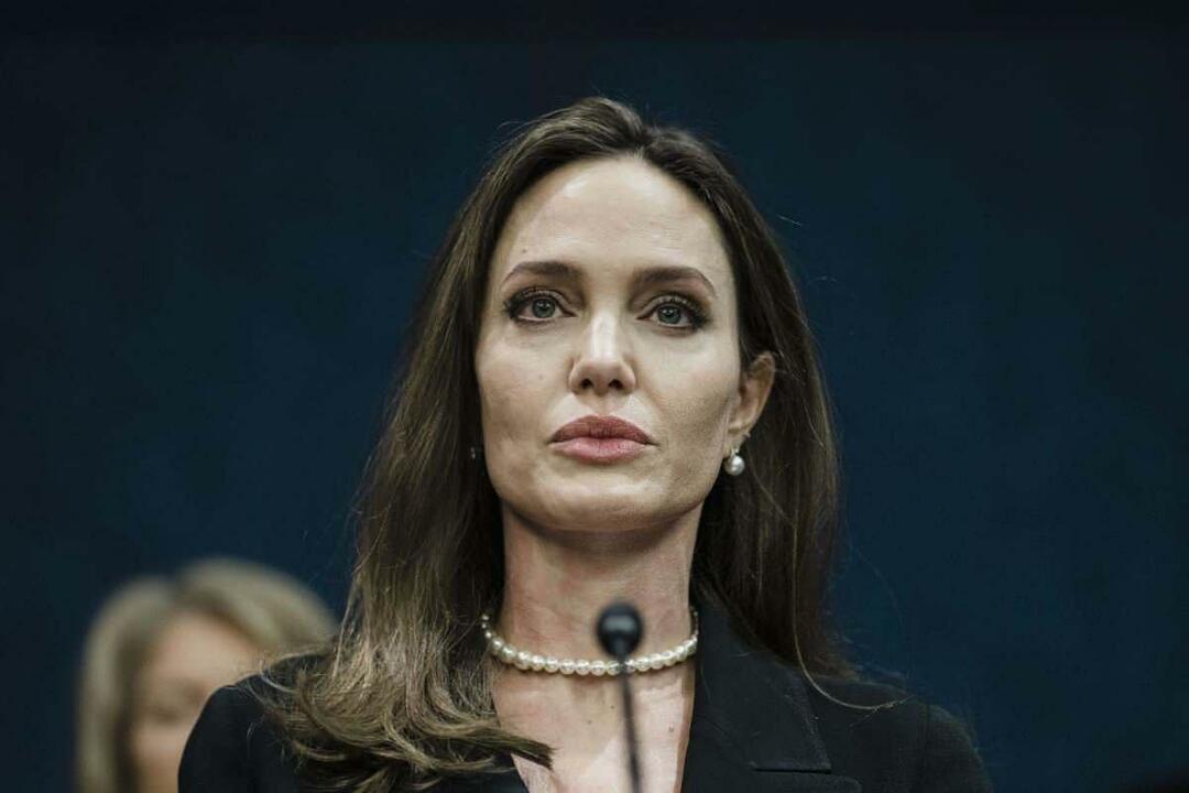 Angelinę Jolie 