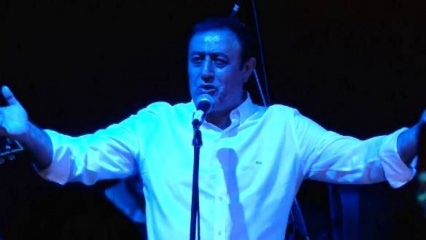 Türkücü Mahmut Tuncer śpiewał rock