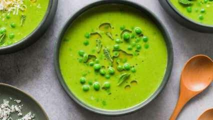 Przepis na zupę z zielonego groszku! Jak zrobić pocieszającą zupę grochową?