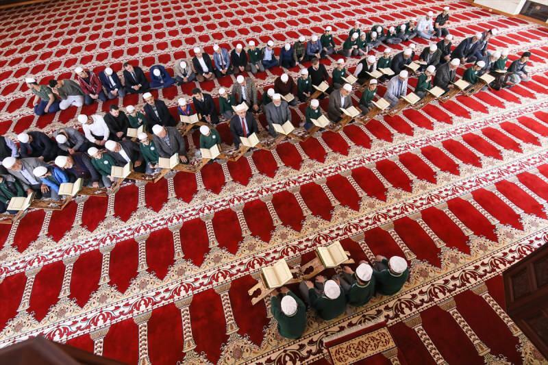 Modlitwa do odczytania podczas rozpoczynania Koranu! Jak odbywa się modlitwa Hatima? Nagroda hatima w Ramadanie