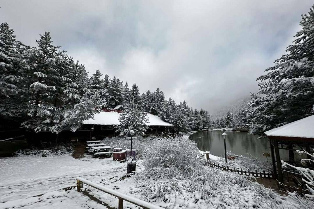 Park przyrody jeziora Limni stał się biały