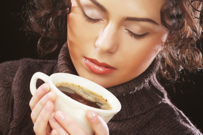 Czy matki karmiące piersią mogą pić kawę?