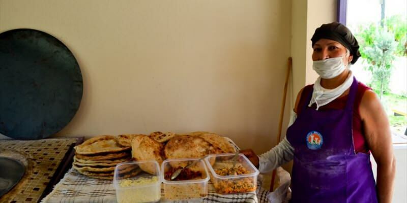 Kobiety w Mersin wnoszą wkład do rodzinnego budżetu swoimi domami typu tandoori!
