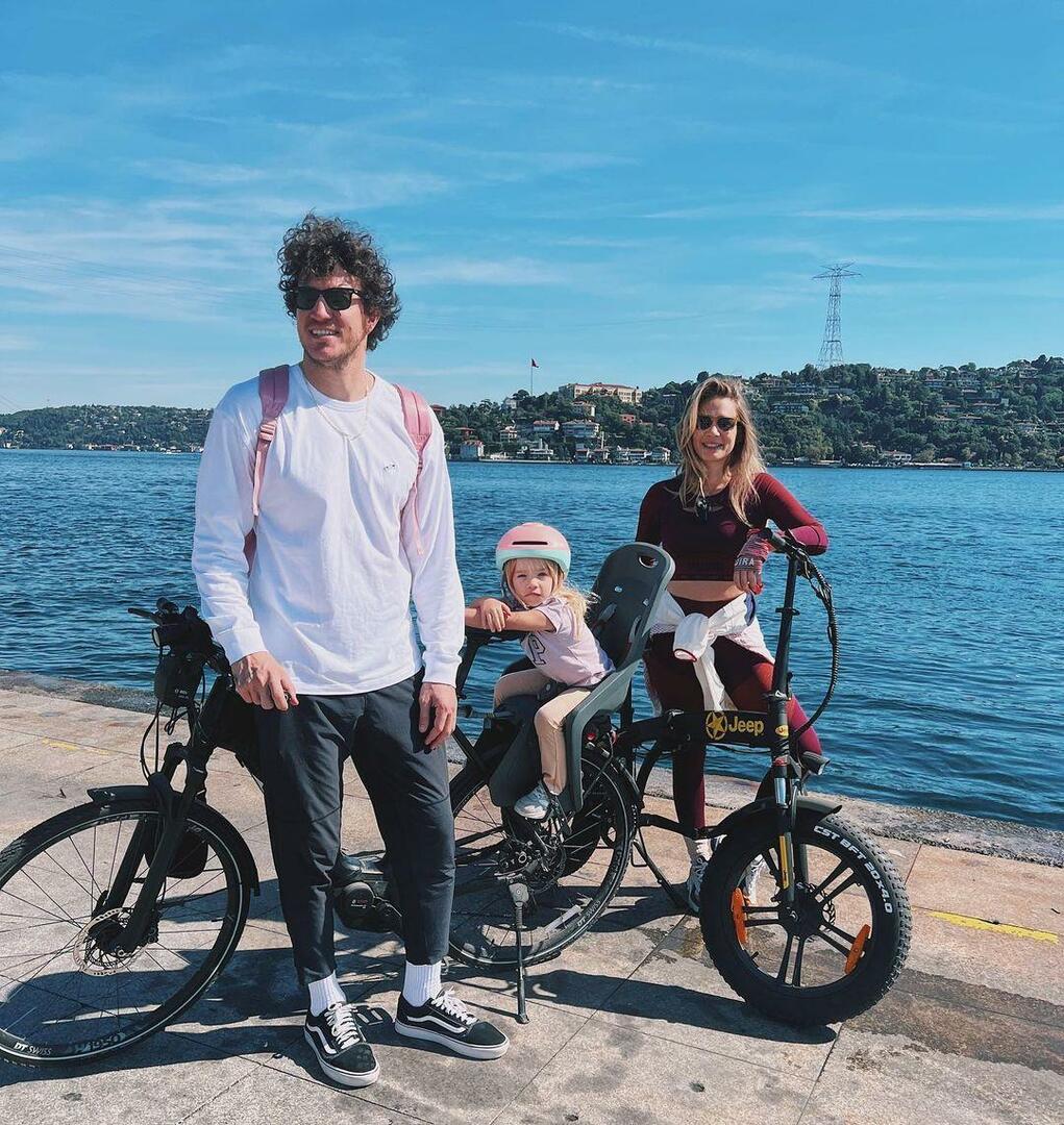 Przyjemność z jazdy na rowerze od Müge Boz i jej męża Canera Erdeniza!