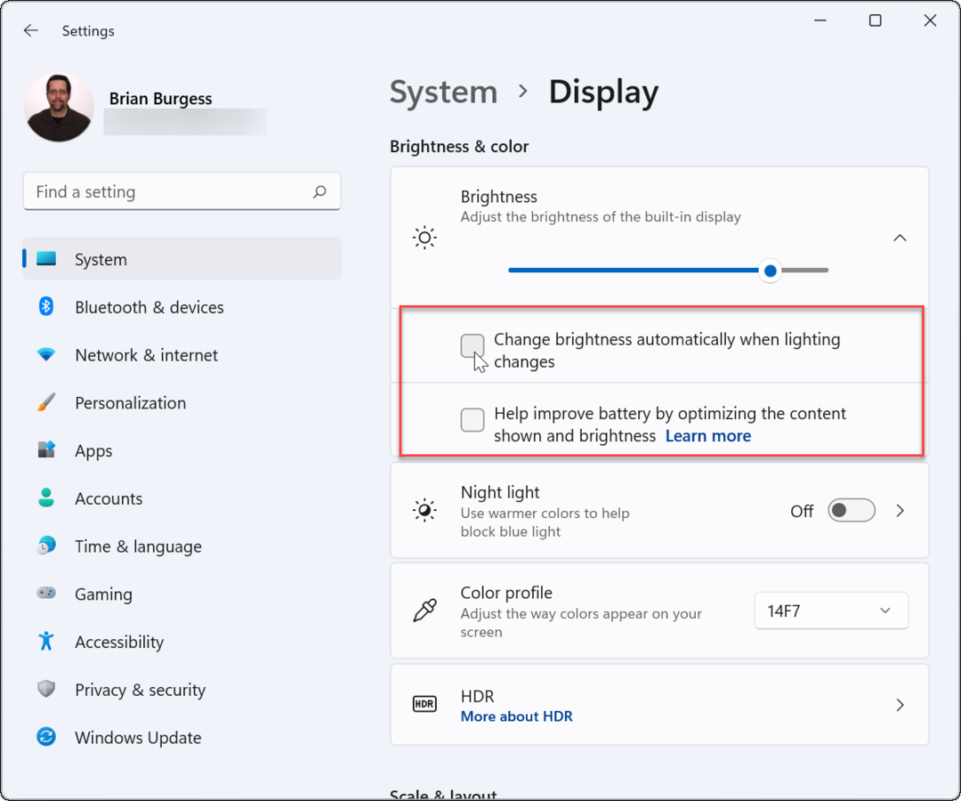 Wyłącz lub zarządzaj automatyczną jasnością w systemie Windows 11
