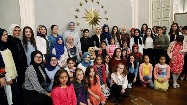 Na wezwanie Pierwszej Damy Erdoğan 8 ministerstw podjęło działania na rzecz dzieci!