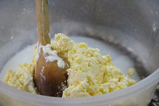 Jak zrobić masło z surowego mleka